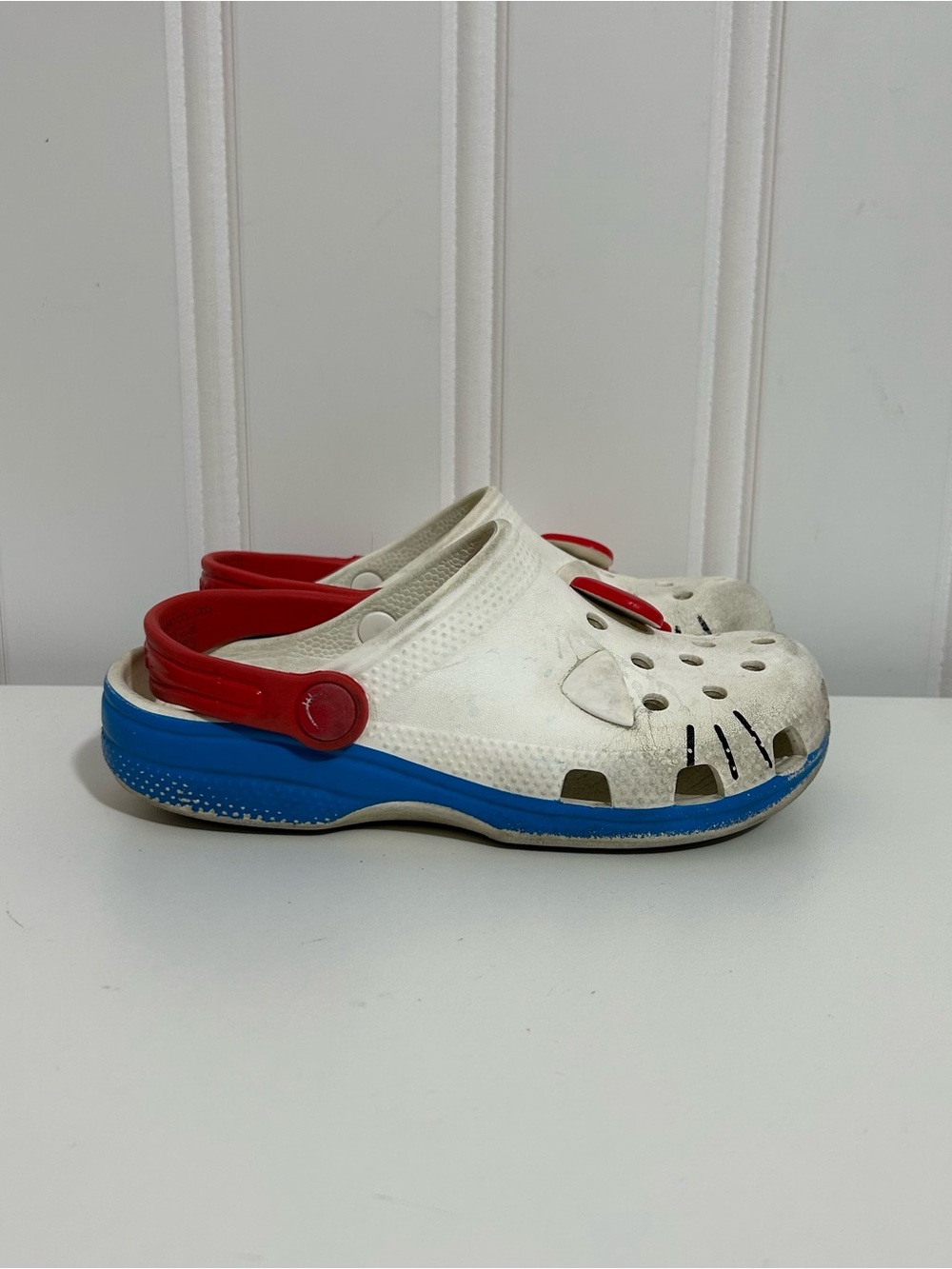 Crocs Hello kitty Kids White, Blue & Red Comfort Clog